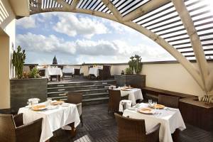 Vesuvio Roof Bar & Restaurant By "UNA Cucina"