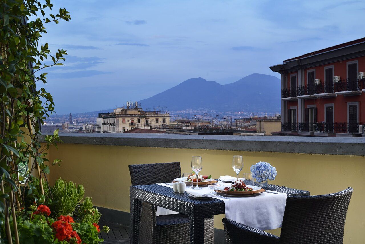 Vesuvio Roof Bar & Restaurant By "UNA Cucina"